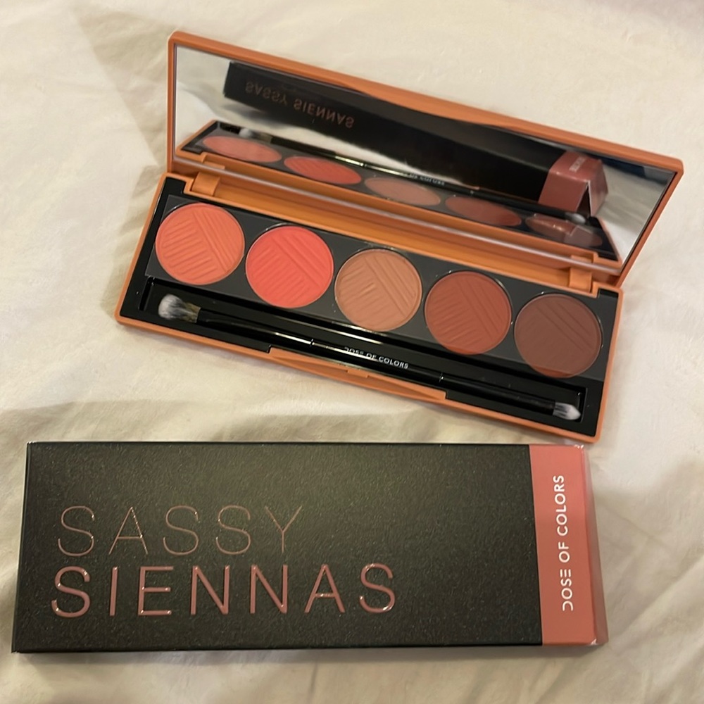 Dose of colors eyeshadow palette and brush